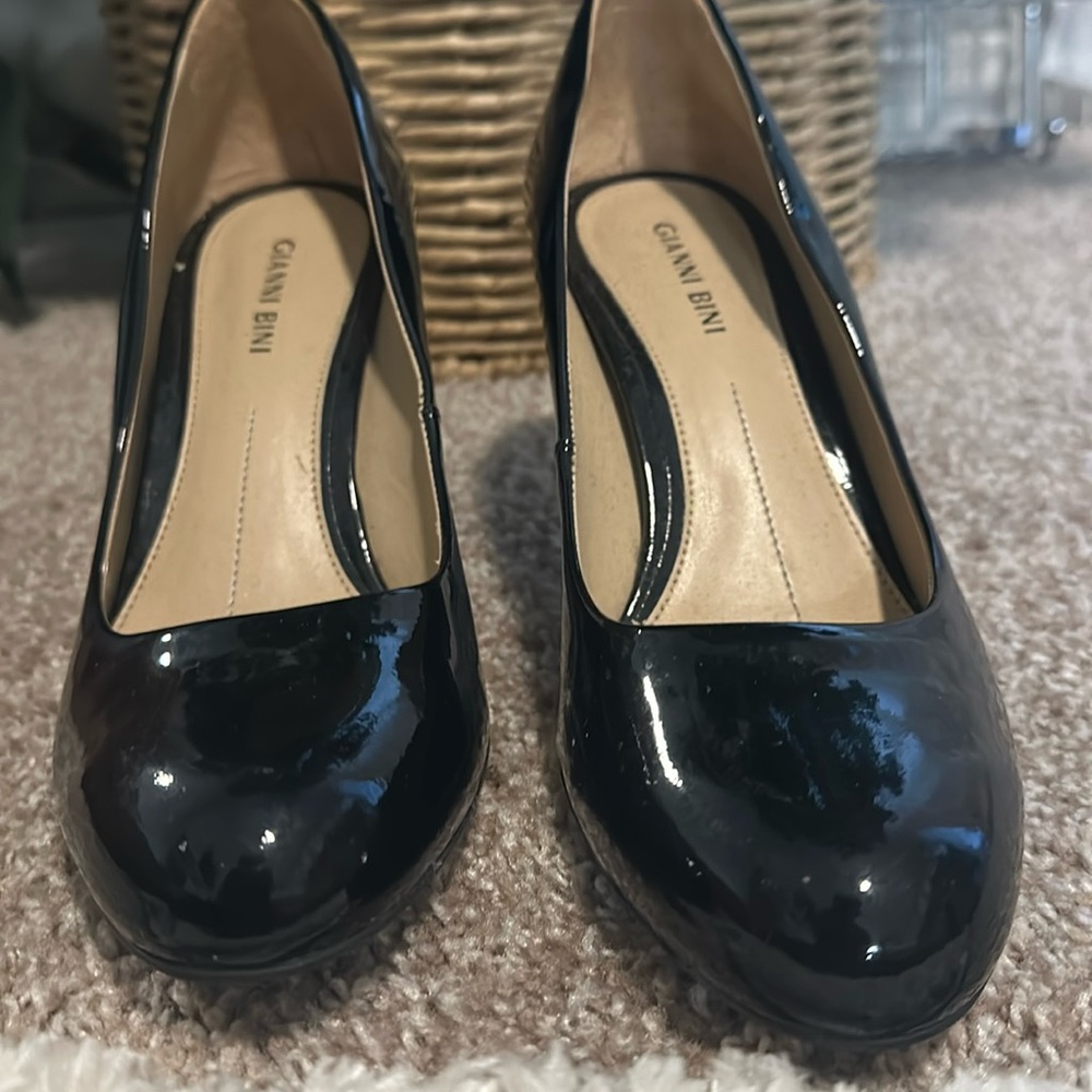 Gianni Bini patent leather heels